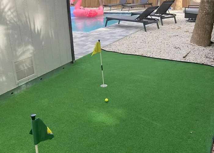 1 Block To Beach, Pool, Bikes, Putt Putt- Triplex * Clearwater Beach