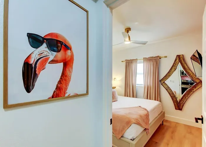 1 Block To Beach, Pool, Bikes, Putt Putt- Triplex * Clearwater Beach