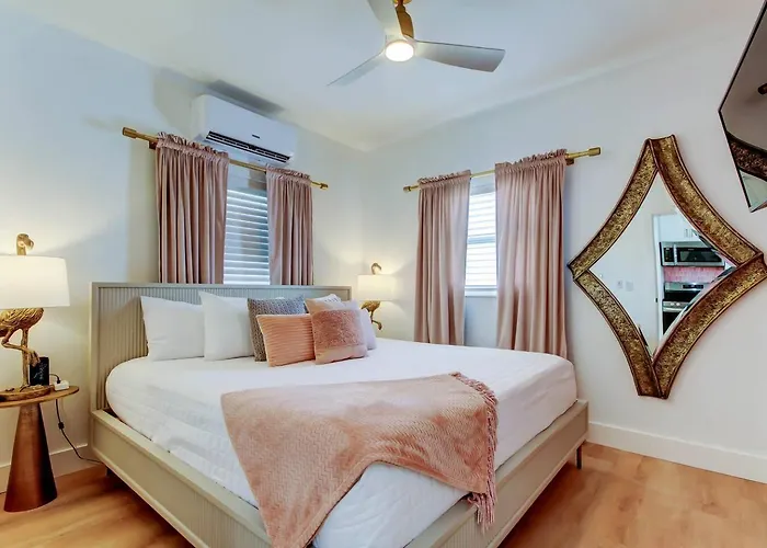 1 Block To Beach, Pool, Bikes, Putt Putt- Triplex