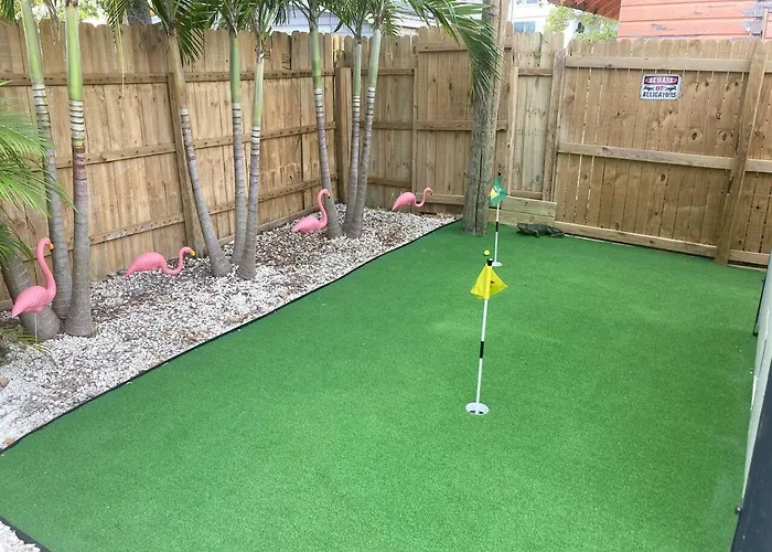 1 Block To Beach, Pool, Bikes, Putt Putt- Triplex Apartment Clearwater Beach