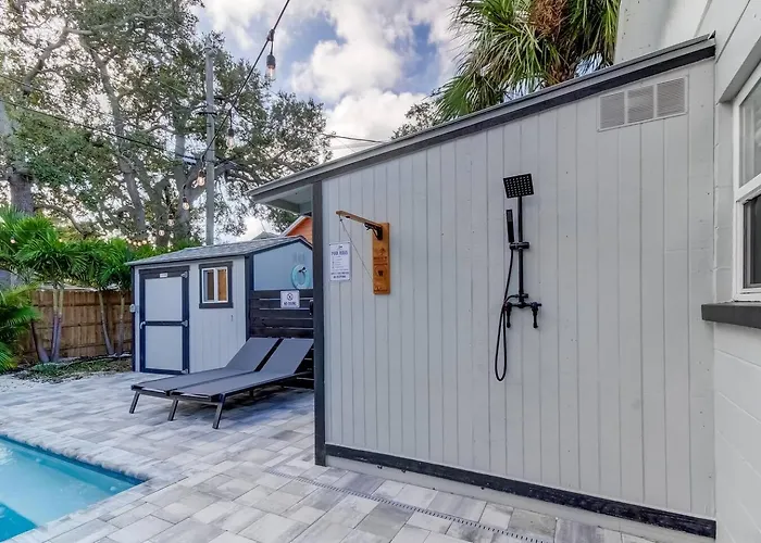 1 Block To Beach, Pool, Bikes, Putt Putt- Triplex